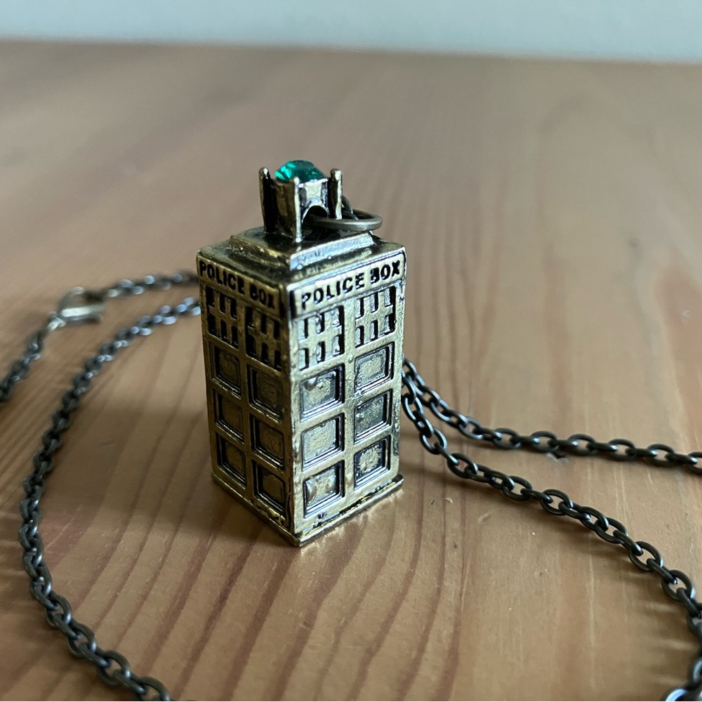 Doctor Who Tardis Necklace Police Box With Green Jewel